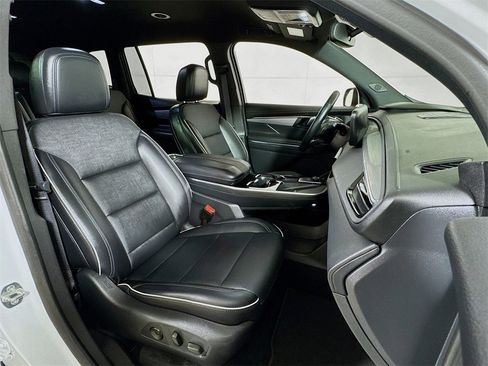 Certified 2025 Buick Enclave Preferred image 28