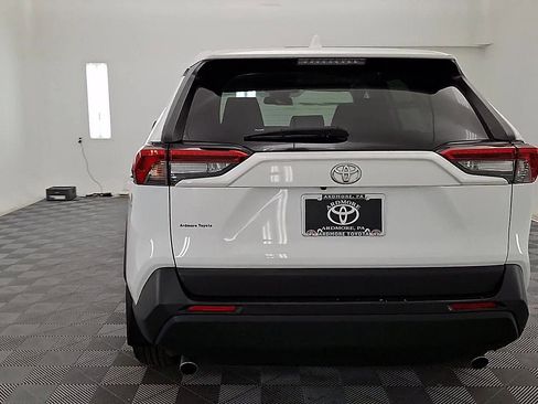 Used 2022 Toyota RAV4 LE image 3