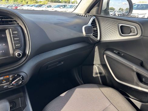 Used 2025 Kia Soul LX w/ LX Technology Package FWD image 33