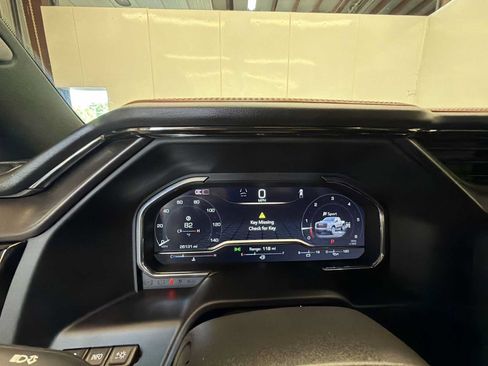 Used 2024 GMC Sierra 1500 AT4 w/ Technology Package AWD/4WD image 10