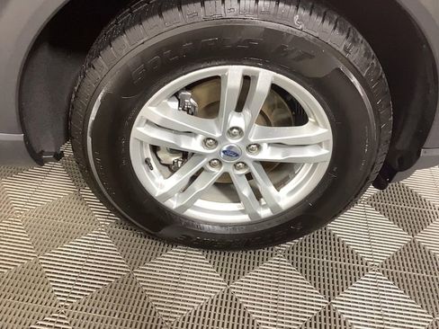 Used 2022 Ford Explorer XLT w/ Equipment Group 202A image 7