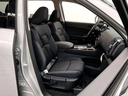 New 2025 Nissan Pathfinder SV w/ Black Appearance Package image 35