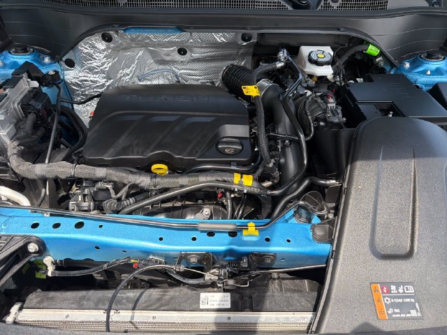 Used 2025 Chevrolet Trax LT FWD image 36