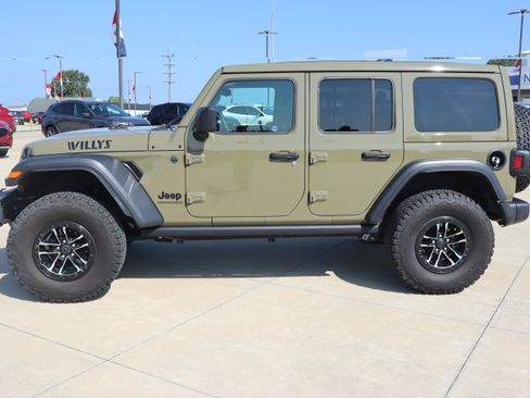 Used 2025 Jeep Wrangler Unlimited Sport AWD/4WD image 8