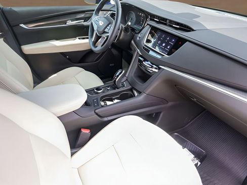 Certified 2025 Cadillac XT5 Sportv w/ Technology Package AWD/4WD image 30