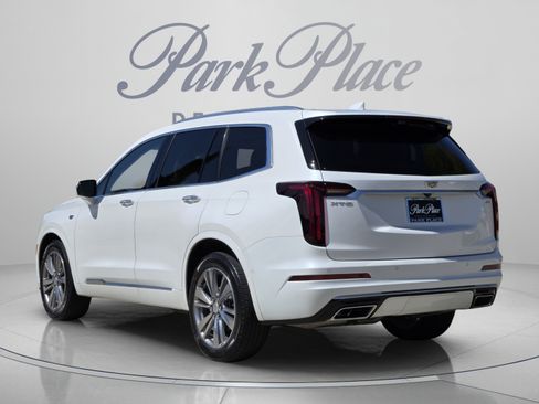 Used 2022 Cadillac XT6 Premium Luxury w/ Platinum Package FWD image 3