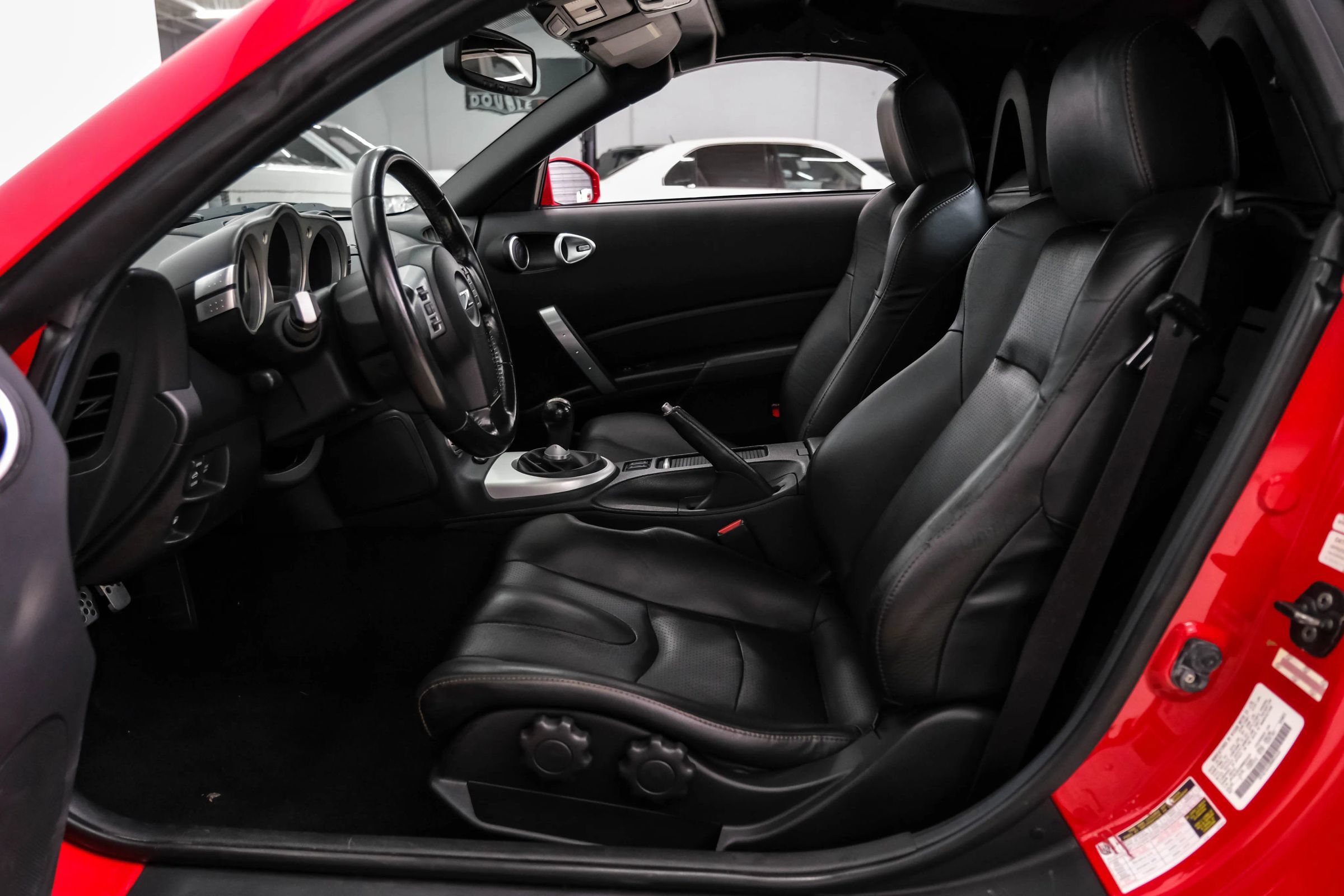 Used 2008 Nissan 350Z Grand Touring RWD image 3