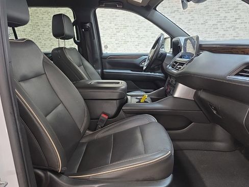 Used 2023 Chevrolet Suburban Premier image 10