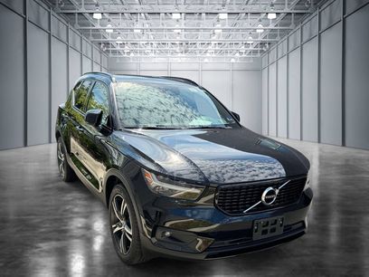 Used 2022 Volvo XC40 T5 R-Design w/ Climate Package
