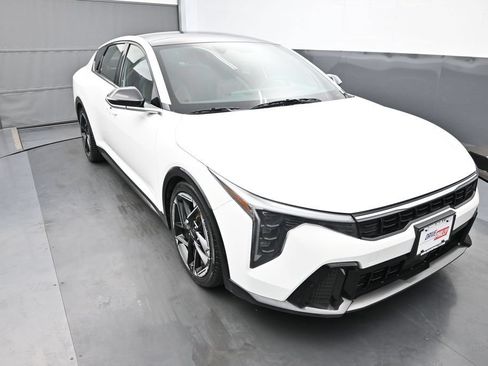 Used 2025 Kia K4 GT-Line w/ GT-Line Premium Package FWD image 11