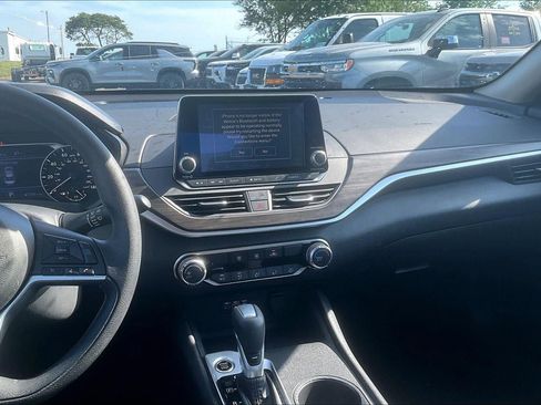 Used 2025 Nissan Altima 2.5 SV FWD image 6