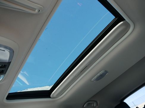 Used 2019 Subaru Crosstrek Hybrid w/ Moonroof Package w/Navigation image 32