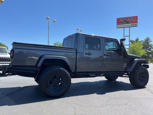 Used 2016 Jeep Wrangler Unlimited Rubicon w/ Connectivity Group AWD/4WD image 42