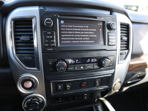 Used 2017 Nissan Titan SL image 26