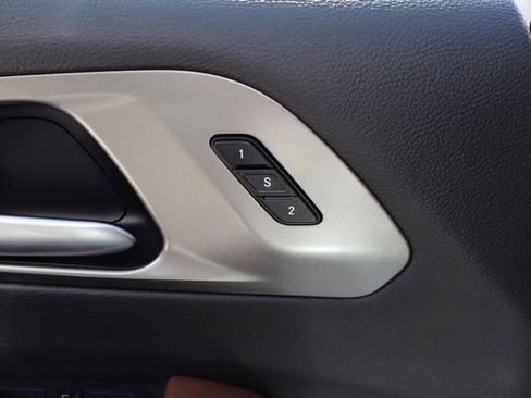 Used 2019 Chrysler Pacifica Limited w/ Advanced Safetytec Group FWD image 26