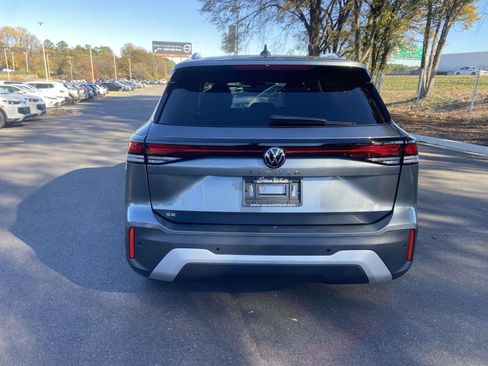 New 2026 Volkswagen Tiguan SE FWD image 8