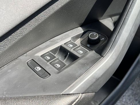 Used 2025 Volkswagen Jetta SE FWD image 11
