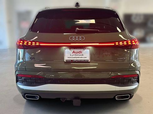 Used 2025 Audi Q5 Premium Plus w/ Premium Plus AWD/4WD image 5