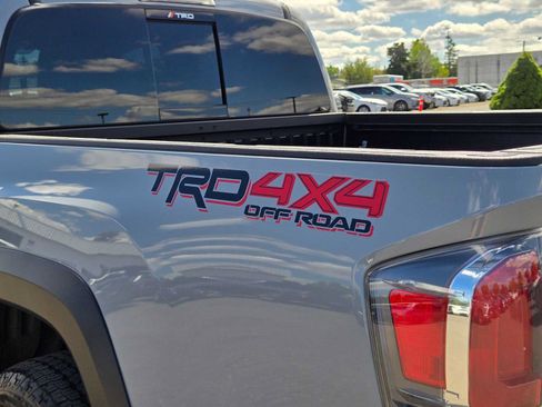 Used 2020 Toyota Tacoma TRD Off-Road AWD/4WD image 19
