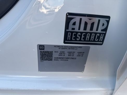 Used 2024 Chevrolet Silverado 3500 LT w/ Convenience Package image 10