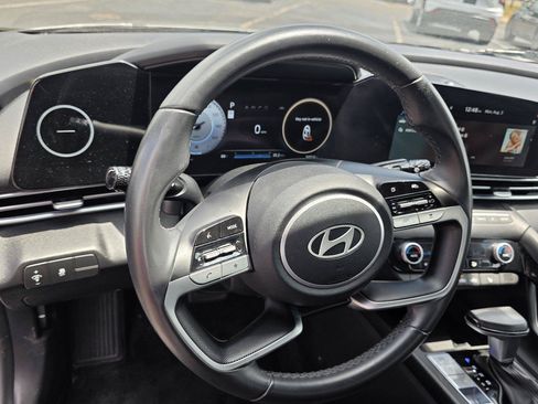 Used 2025 Hyundai Elantra SEL FWD image 10