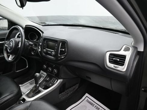 Used 2018 Jeep Compass Latitude AWD/4WD image 8