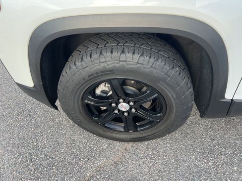 Certified 2022 GMC Acadia AT4 image 43