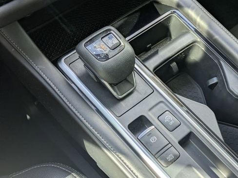 Used 2022 Nissan Pathfinder SV FWD image 17