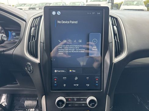 Used 2022 Ford Edge SE w/ Black Appearance Package image 19