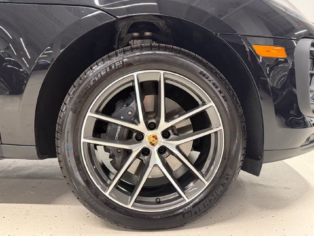 Certified 2026 Porsche Macan AWD/4WD image 10