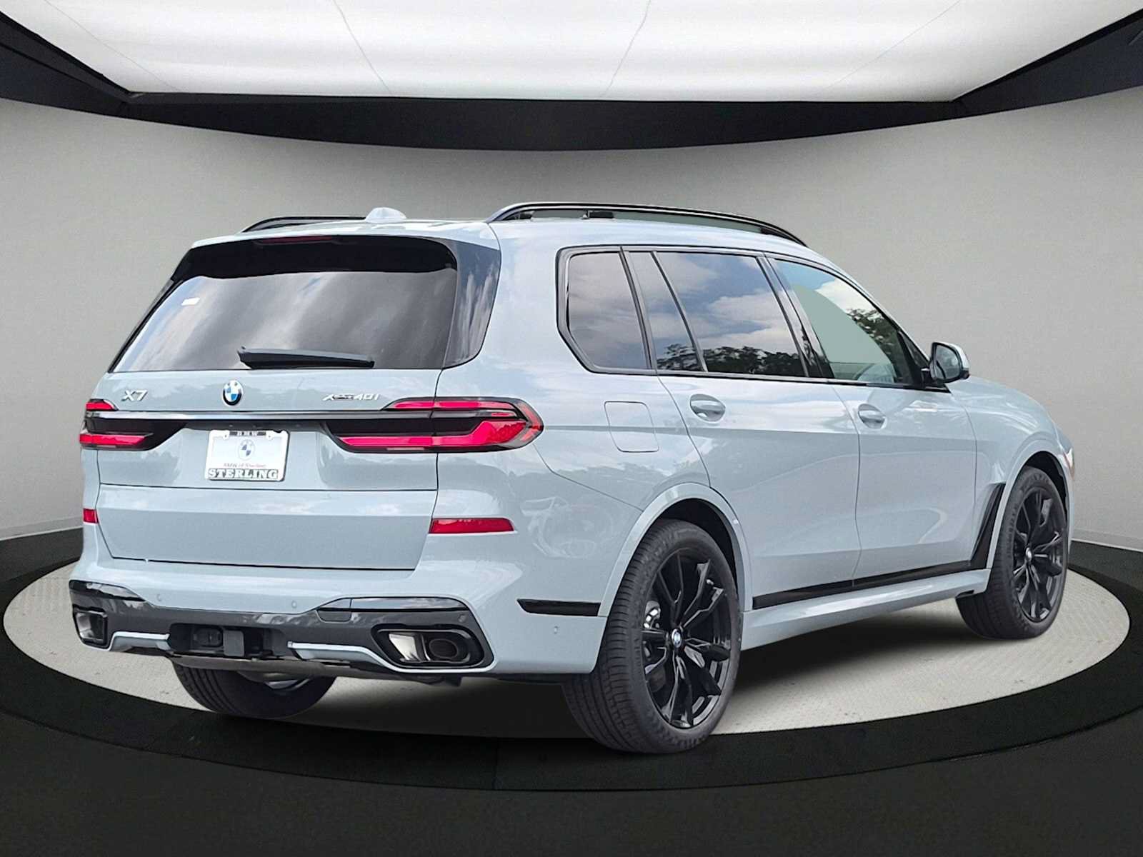 Used 2027 BMW X7 xDrive40i w/ M Sport Package AWD/4WD image 8