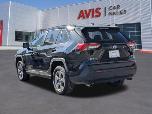 Used 2025 Toyota RAV4 XLE image 3