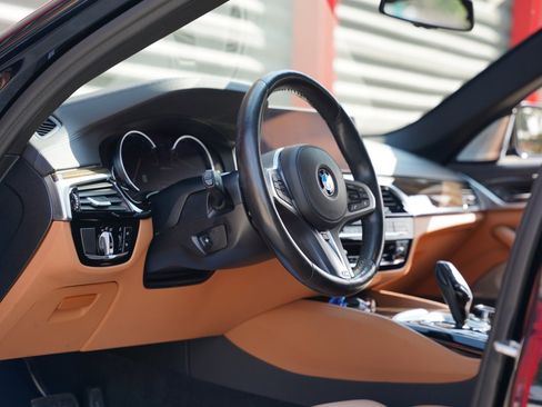 Used 2018 BMW M550i xDrive image 11