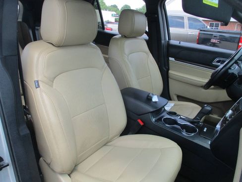 Used 2017 Ford Explorer Limited w/ Equipment Group 301A FWD image 34