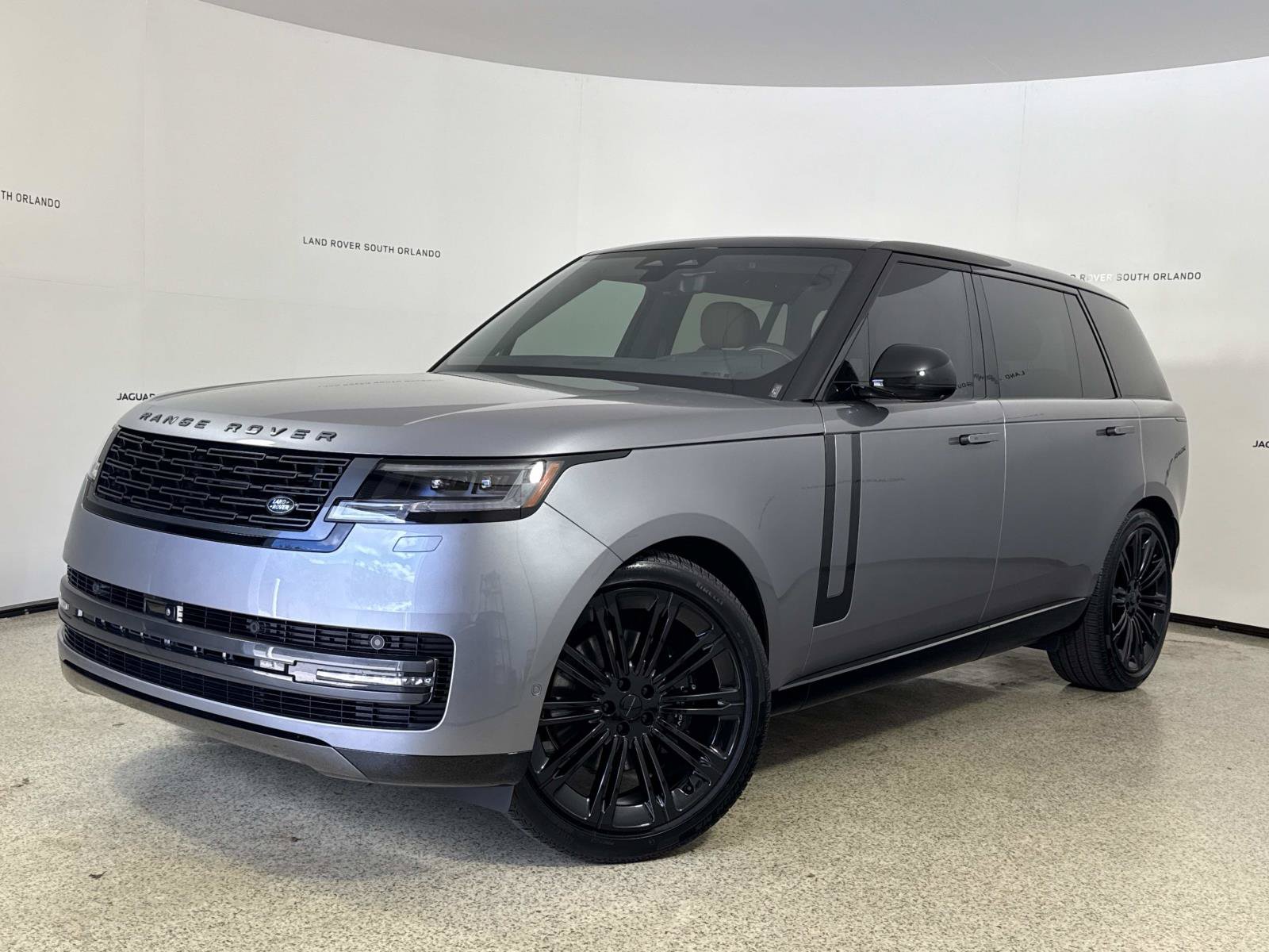 Used 2026 Land Rover Range Rover Long Wheelbase SE AWD/4WD image 1
