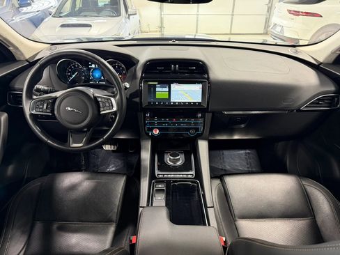 Used 2019 Jaguar F-PACE Prestige AWD/4WD image 2