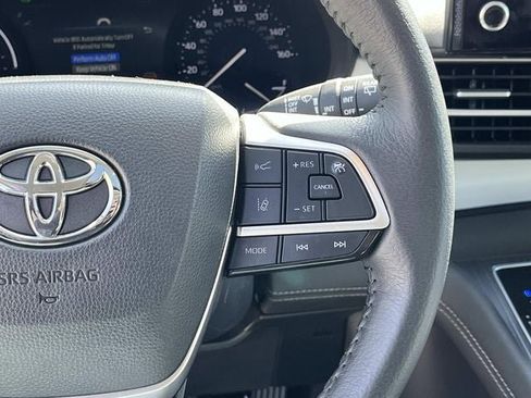 Used 2025 Toyota Sienna XLE image 31