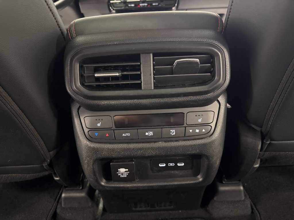 Used 2025 Honda Pilot Black Edition image 42