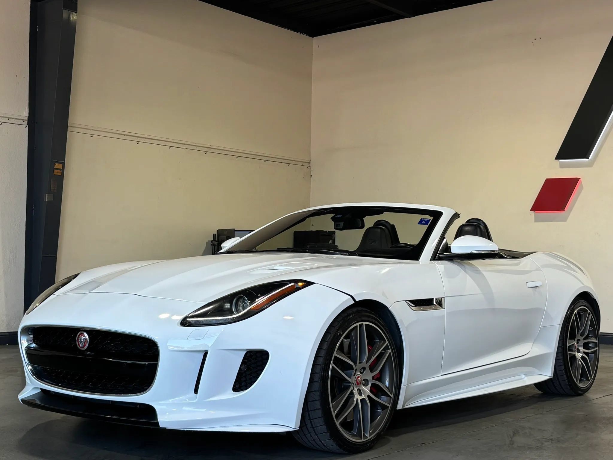 Used 2017 Jaguar F-TYPE R AWD/4WD image 2