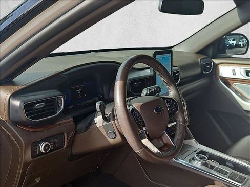 Used 2021 Ford Explorer King Ranch w/ Premium Technology Package RWD image 9