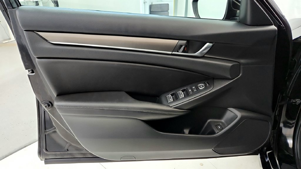Used 2020 Honda Accord LX image 21