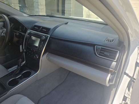 Used 2017 Toyota Camry LE image 10