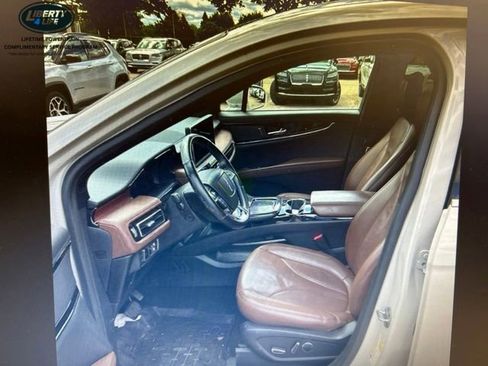 Used 2022 Lincoln Nautilus Reserve AWD/4WD image 5