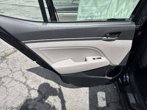Used 2017 Hyundai Elantra Limited w/ Limited Tech Package 04 FWD image 27