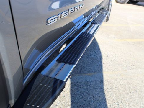 Used 2023 GMC Sierra 1500 SLT image 11