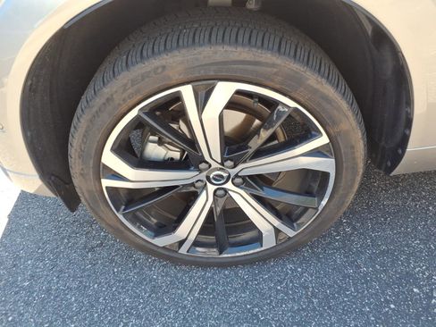 Certified 2024 Volvo XC60 B5 Ultimate w/ Protection Package Premier AWD/4WD image 11