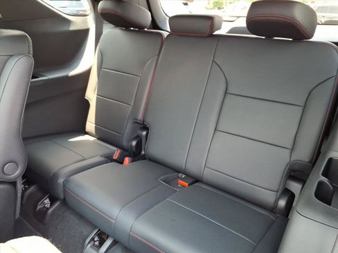 Used 2026 Chevrolet Traverse RS FWD image 21