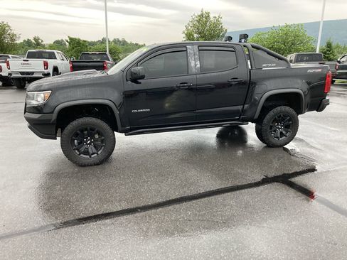 Used 2019 Chevrolet Colorado ZR2 w/ ZR2 Midnight Special Edition AWD/4WD image 4