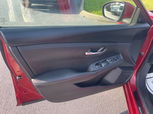 Used 2024 Nissan Sentra SV FWD image 12