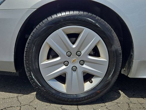 Used 2011 Chevrolet Impala LS FWD image 9